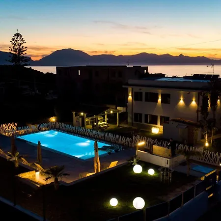 Lägenhet Giallo Mit Schwimmbad Und Meerblick By Interhome